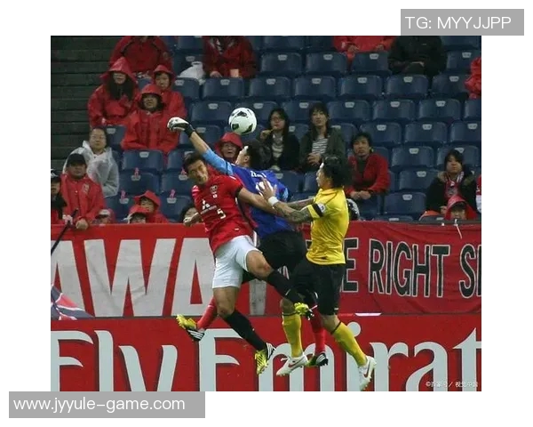 预判球的落点助力精准进攻 足球球星如何凭直觉突破防守